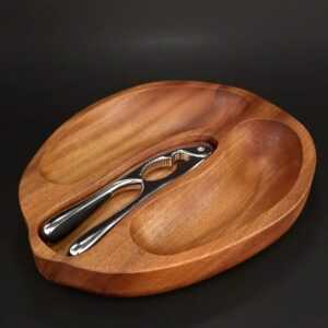 AMADEA Dřevěná miska ve tvaru ořechu s louskáčkem