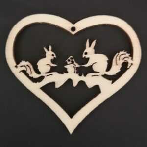 AMADEA Dřevěná ozdoba srdce s veverkami 6 cm Bedario-cz