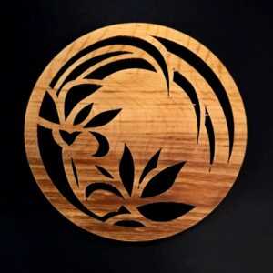 AMADEA Dřevěný podtácek kulatý s květinou