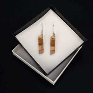 AMADEA Dřevěné náušnice z pryskyřice hnědé - mix barev Bedario-cz