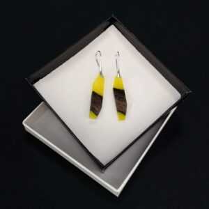 AMADEA Dřevěné náušnice z pryskyřice žluté - mix barev Bedario-cz