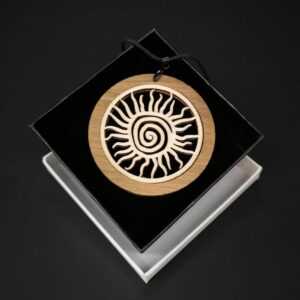 AMADEA Dřevěný přívěsek z masivního dřeva kulatý s vkladem - slunce 6