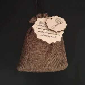 AMADEA Jutový sáček s aroma naplní borových pilin a přívěskem Bedario-cz