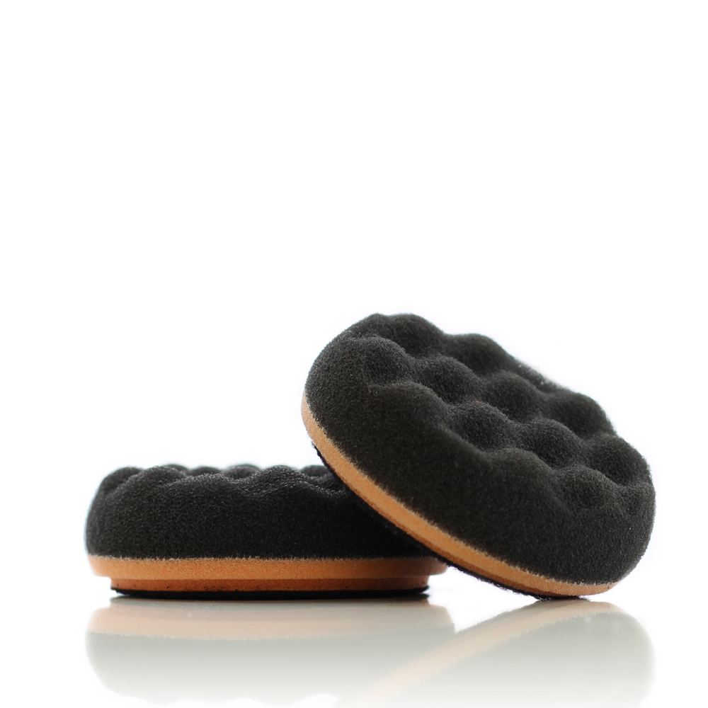 Pěnový aplikátor impregnace pneu na Handi Puck Auto Finesse Spot PadAuto Finesse